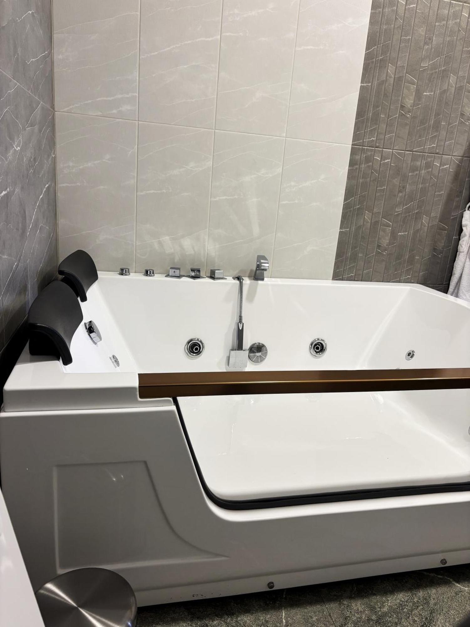 גיומרי 21 Rooms Hotel מראה חיצוני תמונה